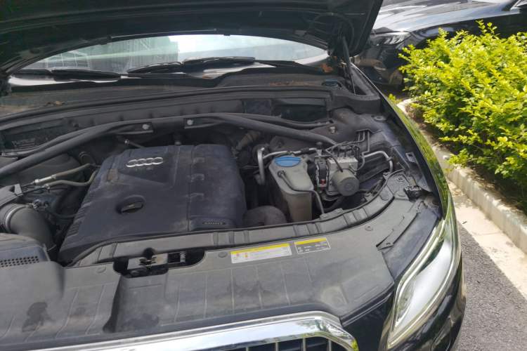 Used Audi Q5 2013 40 TFSI Ambition Engine Bay Left