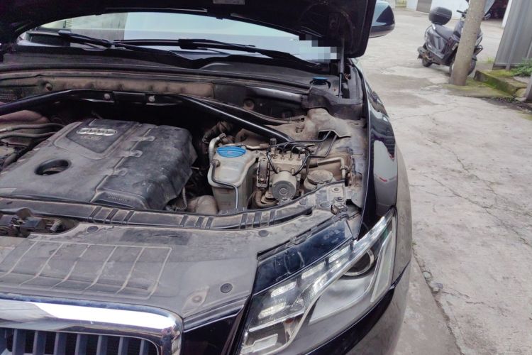 Used Audi Q5 2013 40 TFSI Technology Edition Engine Bay Left