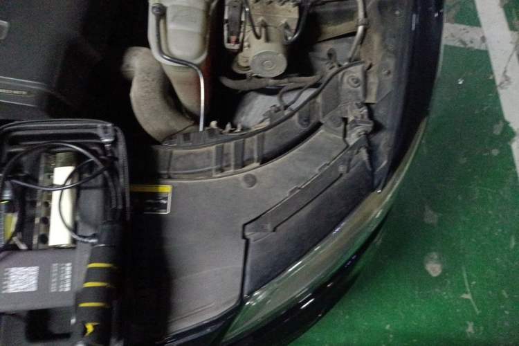Used Audi Q5 2013 40 TFSI Technology Edition Engine Bay Left