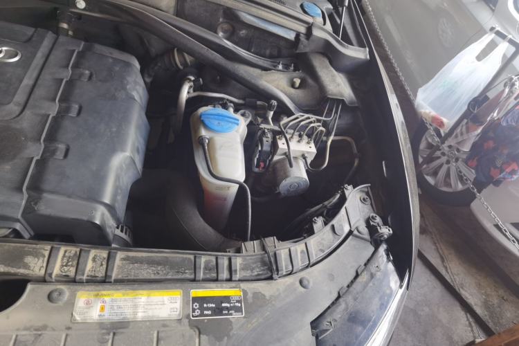 Used Audi Q5 2013 40 TFSI Ambition Engine Bay Left
