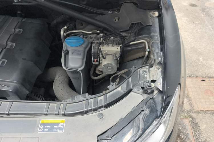 Used Audi Q5 2013 40 TFSI Technology Edition Engine Bay Left