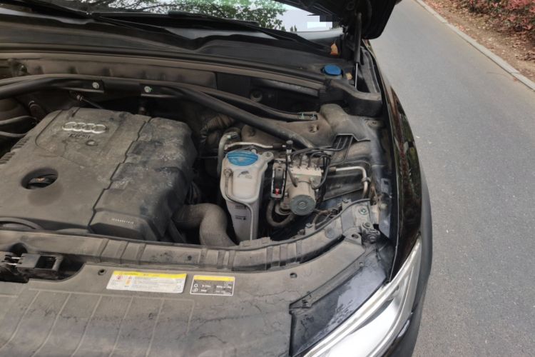 Used Audi Q5 2013 40 TFSI Technology Edition Engine Bay Left