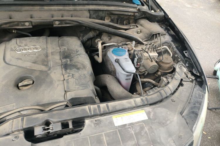 Used Audi Q5 2013 40 TFSI Ambition Engine Bay Left