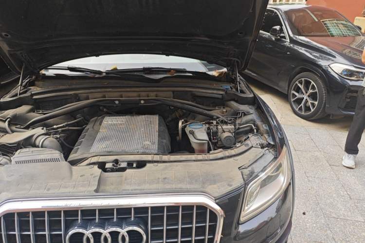 Used Audi Q5 2013 40 TFSI Luxury Model Engine Bay Left