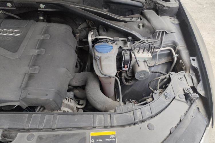 Used Audi Q5 2013 40 TFSI Ambition Engine Bay Left