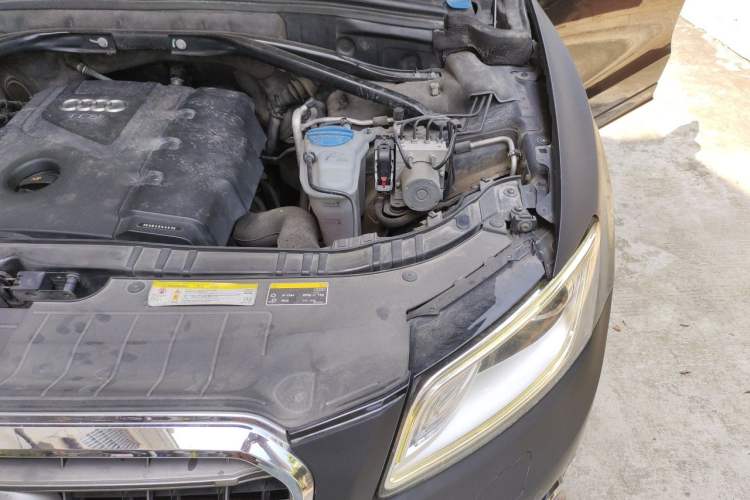 Used Audi Q5 2013 40 TFSI Comfort Edition Engine Bay Left