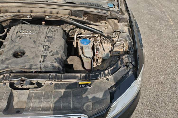 Used Audi Q5 2013 40 TFSI Technology Edition Engine Bay Left