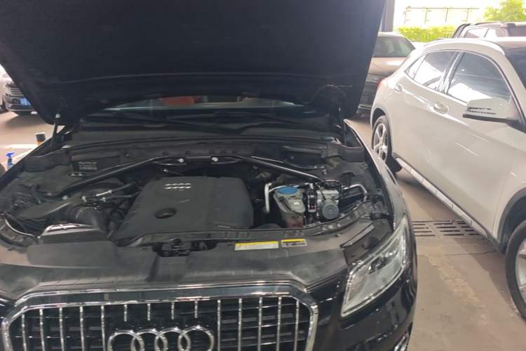 Used Audi Q5 2013 40 TFSI Ambition Engine Bay Left