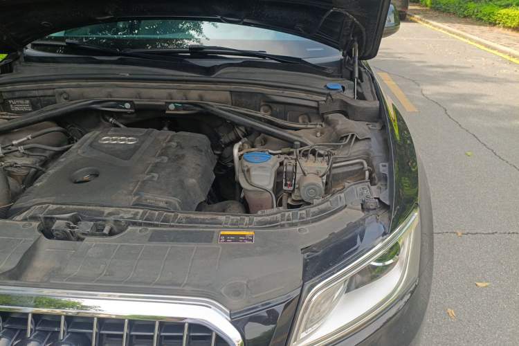 Used Audi Q5 2013 40 TFSI Technology Edition Engine Bay Left