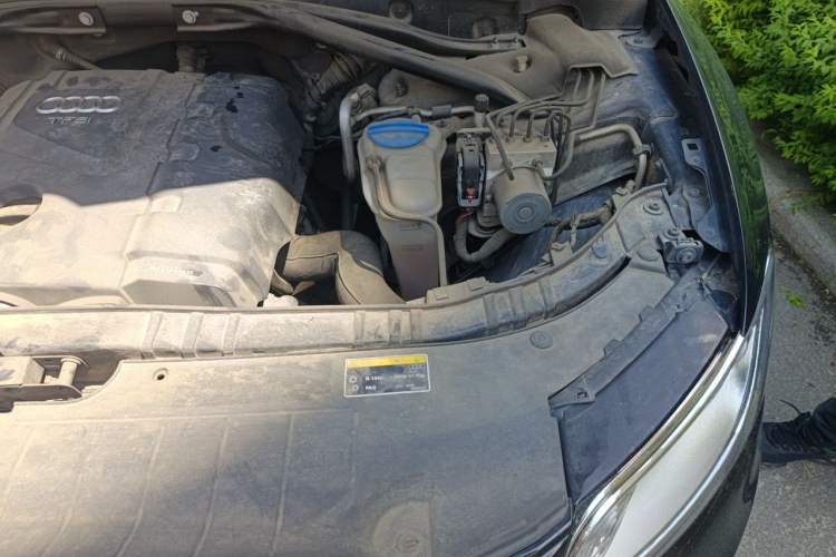 Used Audi Q5 2013 40 TFSI Technology Edition Engine Bay Left