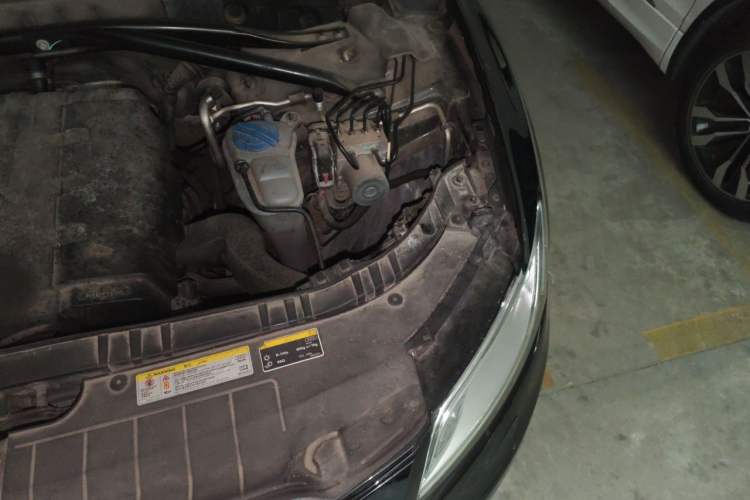 Used Audi Q5 2013 40 TFSI Comfort Edition Engine Bay Left