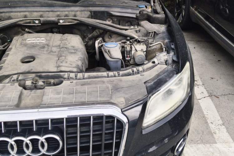 Used Audi Q5 2013 40 TFSI Comfort Edition Engine Bay Left