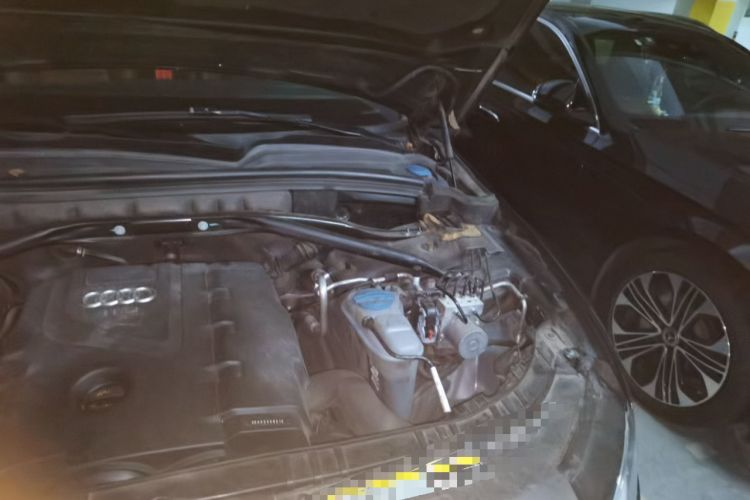 Used Audi Q5 2013 40 TFSI Ambition Engine Bay Left