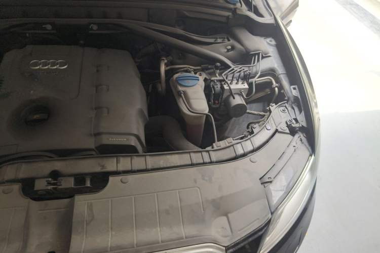 Used Audi Q5 2013 40 TFSI Comfort Edition Engine Bay Left