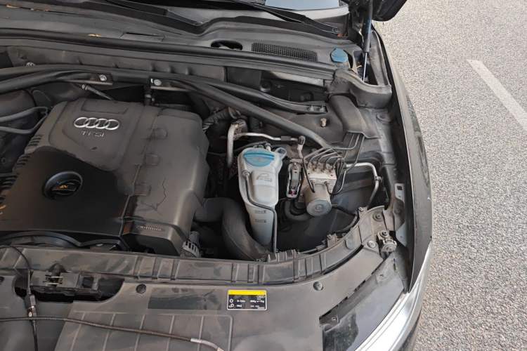Used Audi Q5 2013 40 TFSI Comfort Edition Engine Bay Left