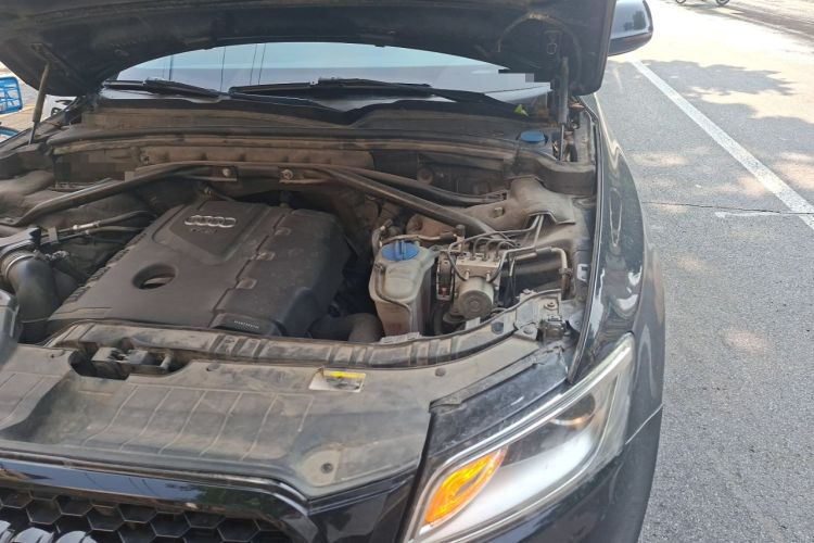Used Audi Q5 2013 40 TFSI Comfort Edition Engine Bay Left