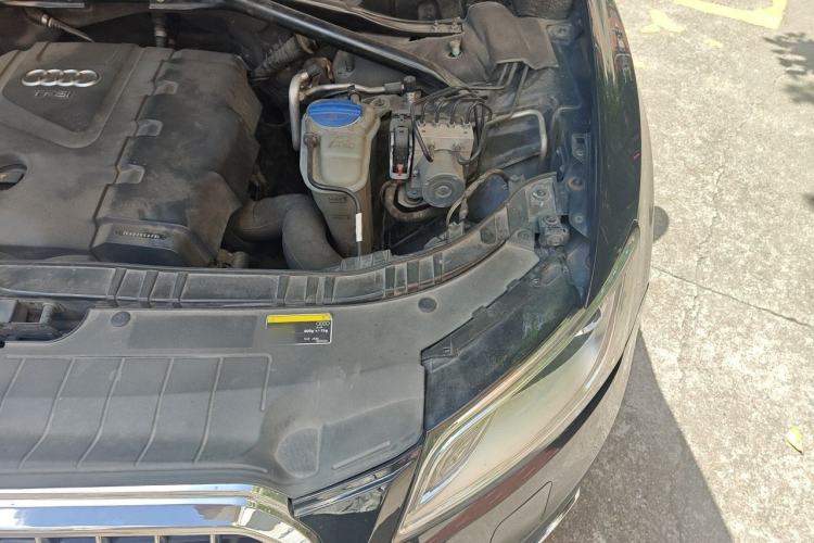 Used Audi Q5 2013 40 TFSI Technology Edition Engine Bay Left