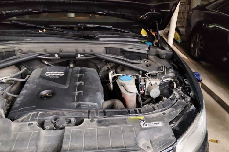 Used Audi Q5 2013 40 TFSI Technology Edition Engine Bay Left