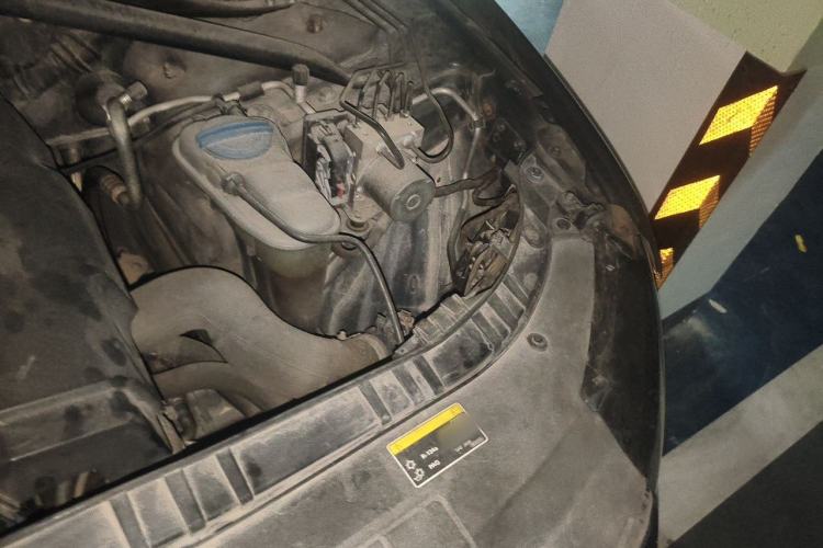 Used Audi Q5 2013 40 TFSI Comfort Edition Engine Bay Left