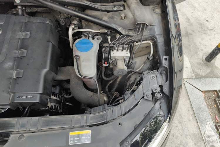 Used Audi Q5 2013 40 TFSI Technology Edition Engine Bay Left