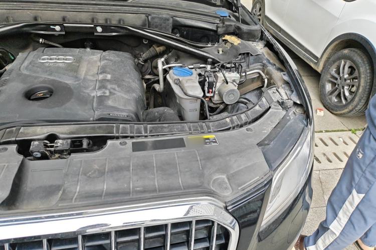 Used Audi Q5 2013 40 TFSI Technology Edition Engine Bay Left