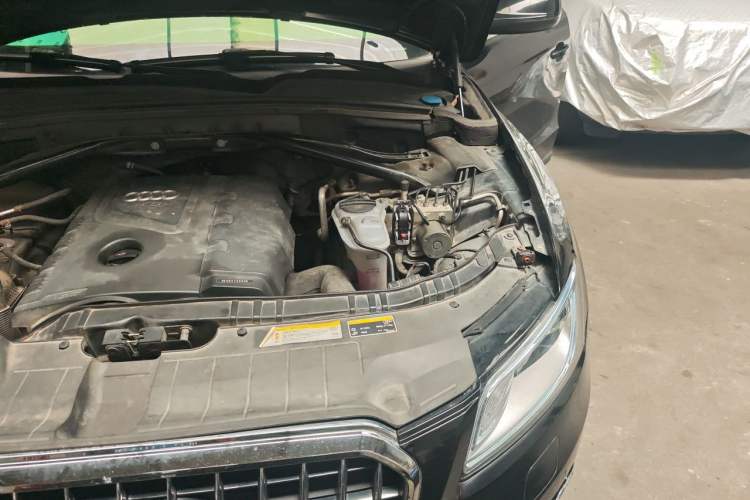 Used Audi Q5 2013 40 TFSI Comfort Edition Engine Bay Left