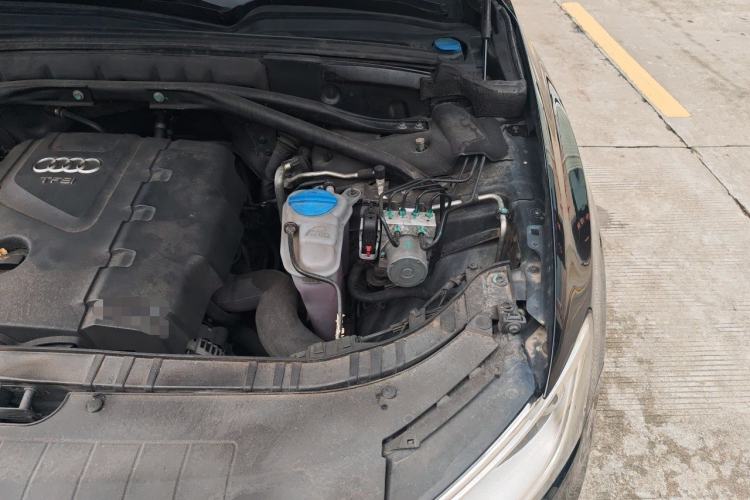 Used Audi Q5 2013 40 TFSI Technology Edition Engine Bay Left
