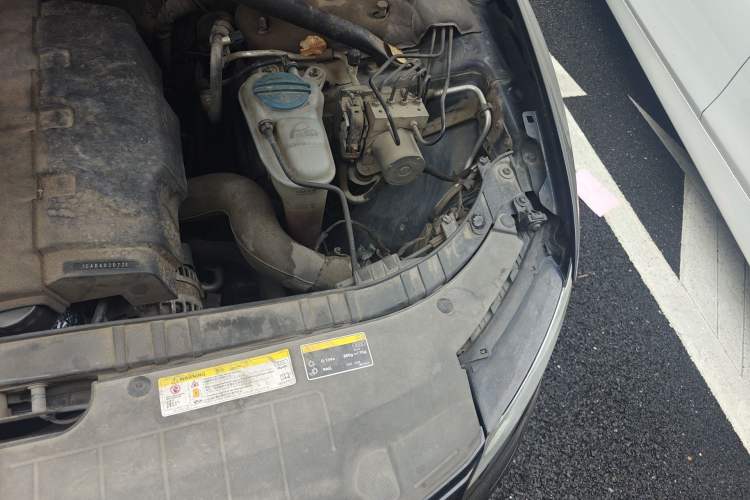 Used Audi Q5 2013 40 TFSI Comfort Edition Engine Bay Left