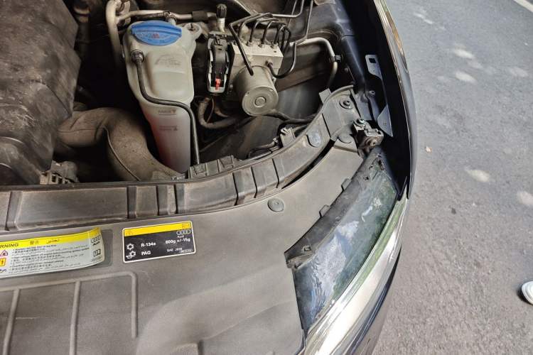 Used Audi Q5 2013 40 TFSI Technology Edition Engine Bay Left