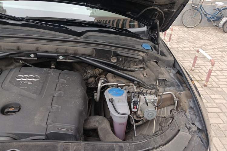 Used Audi Q5 2013 40 TFSI Technology Edition Engine Bay Left