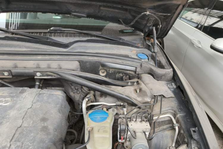 Used Audi Q5 2013 40 TFSI Technology Edition Engine Bay Left