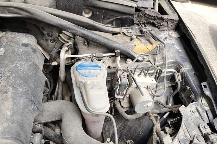 Used Audi Q5 2013 40 TFSI Technology Edition Engine Bay Left