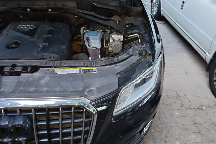 Used Audi Q5 2013 40 TFSI Technology Edition Engine Bay Left