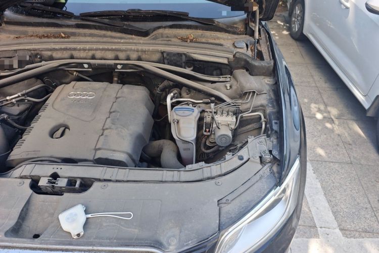Used Audi Q5 2013 40 TFSI Comfort Edition Engine Bay Left