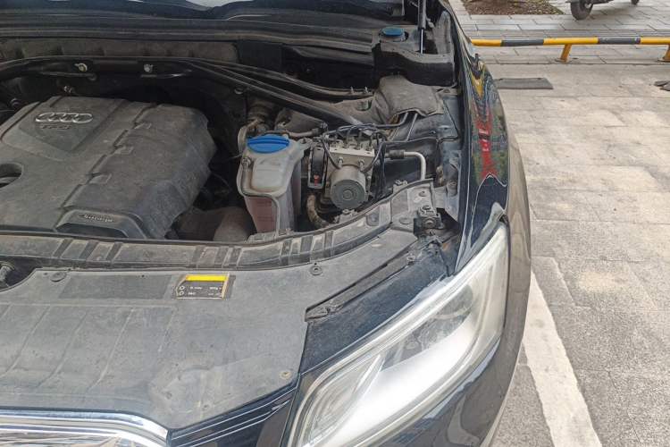 Used Audi Q5 2013 40 TFSI Technology Edition Engine Bay Left