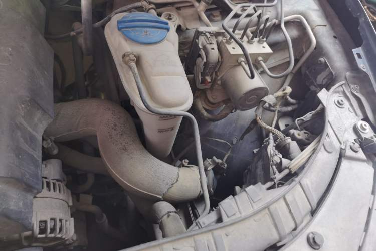 Used Audi Q5 2013 40 TFSI Comfort Edition Engine Bay Left