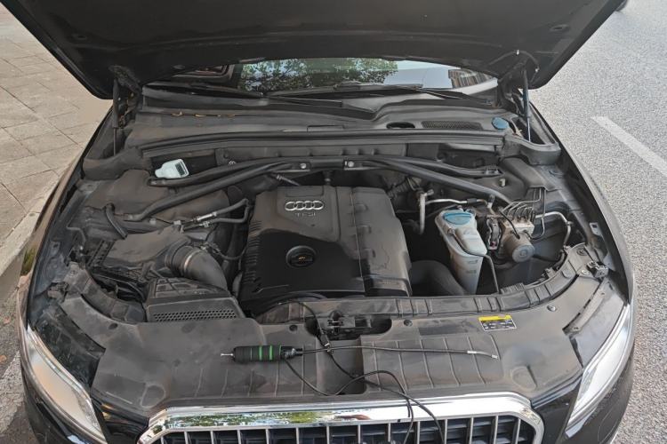 Used Audi Q5 2013 40 TFSI Comfort Edition Engine Bay