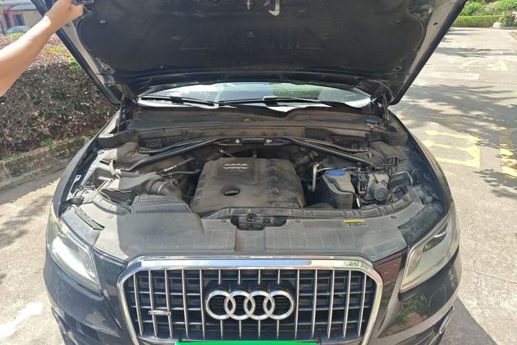 Used Audi Q5 2013 40 TFSI Technology Edition Engine Bay