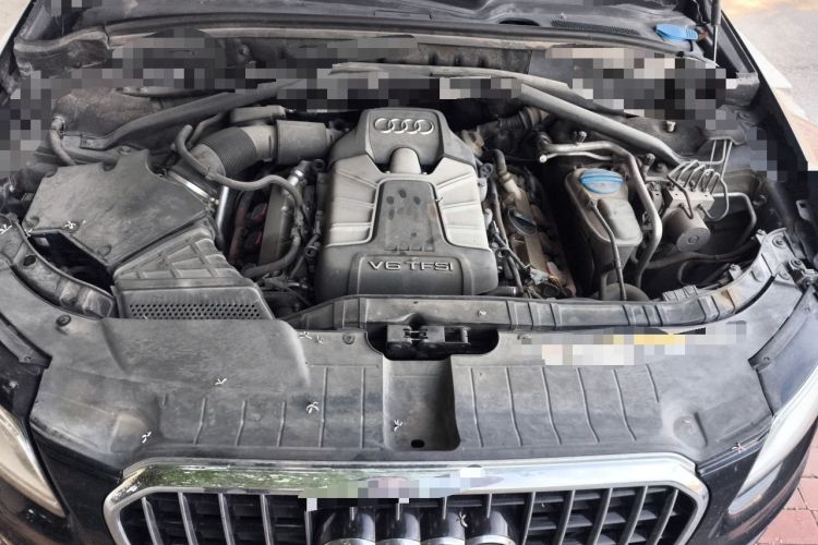 Used Audi Q5 2013 45 TFSI quattro off-road version Engine Bay