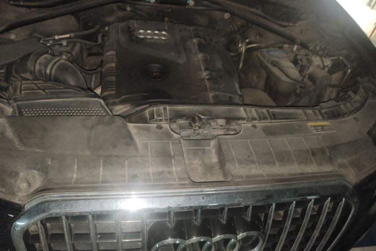 Used Audi Q5 2013 40 TFSI Comfort Edition Engine Bay