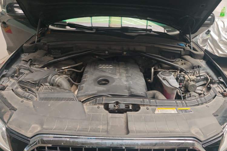 Used Audi Q5 2013 40 TFSI Comfort Edition Engine Bay