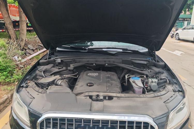 Used Audi Q5 2013 40 TFSI Technology Edition Engine Bay