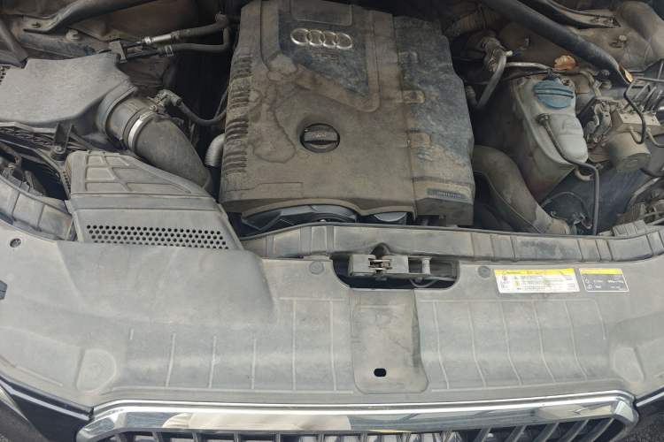 Used Audi Q5 2013 40 TFSI Comfort Edition Engine Bay