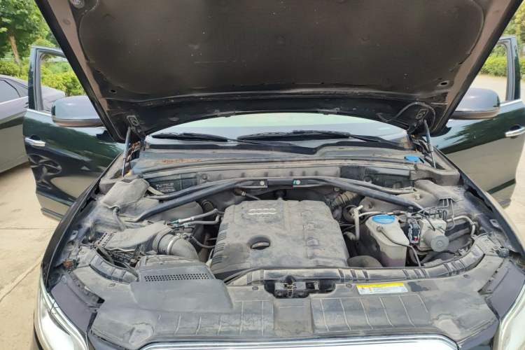 Used Audi Q5 2013 40 TFSI Ambition Engine Bay