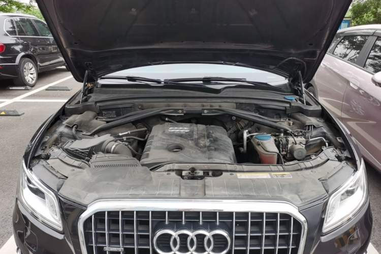 Used Audi Q5 2013 40 TFSI Ambition Engine Bay