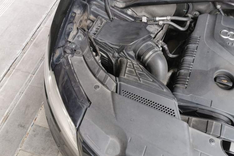 Used Audi Q5 2013 40 TFSI Ambition Engine Bay Right