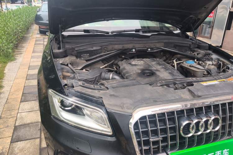 Used Audi Q5 2013 40 TFSI Technology Edition Engine Bay Right