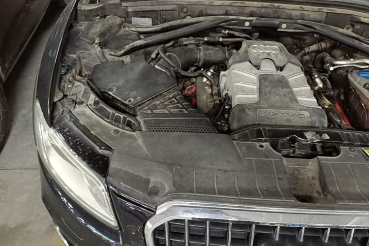 Used Audi Q5 2013 45 TFSI quattro Sport Edition Engine Bay Right