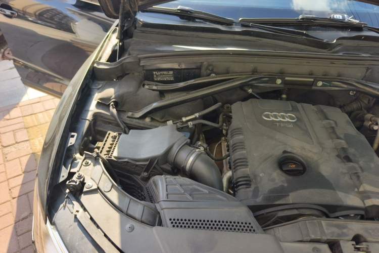 Used Audi Q5 2013 40 TFSI Comfort Edition Engine Bay Right