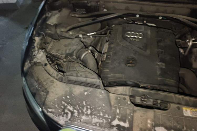 Used Audi Q5 2013 40 TFSI Ambition Engine Bay Right